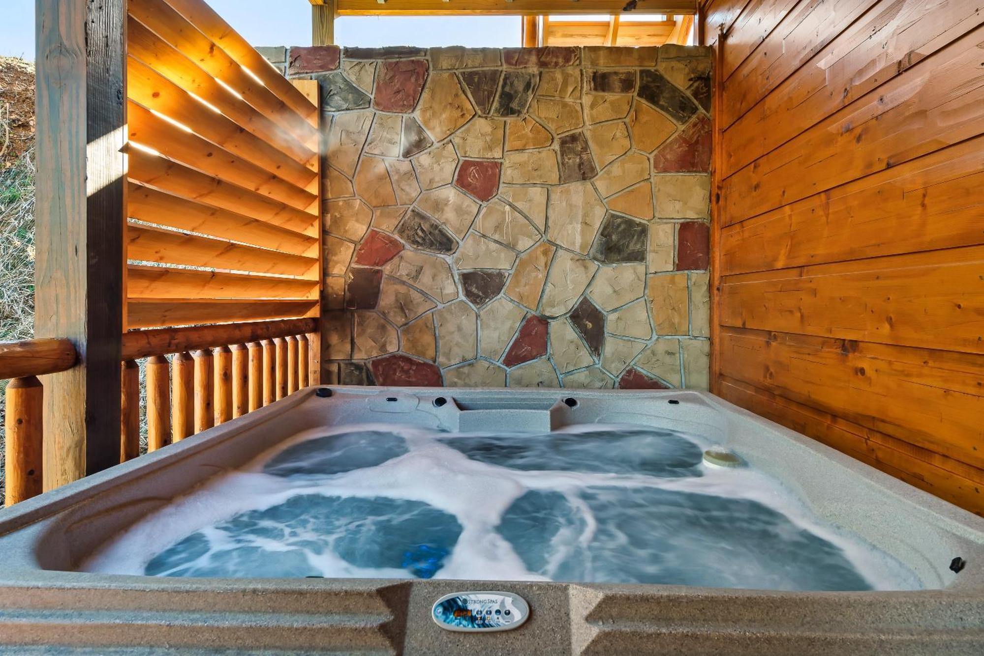 Full Equipped Cabin With A Pool And Game Room Smokies Views Гетлинбург Екстериор снимка