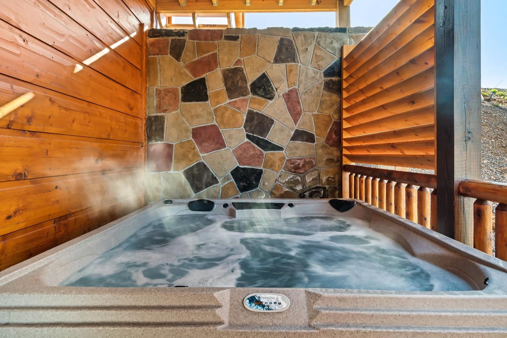 Full Equipped Cabin With A Pool And Game Room Smokies Views Гетлинбург Екстериор снимка