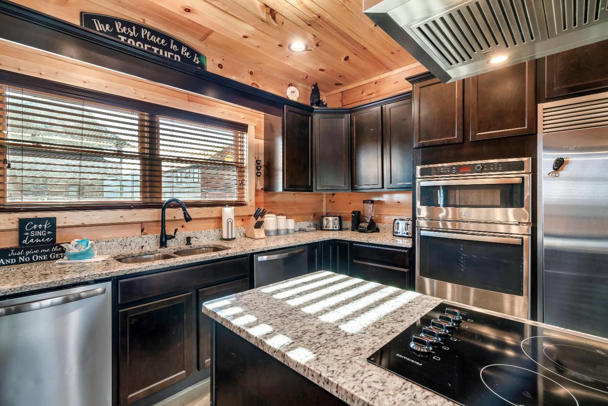Full Equipped Cabin With A Pool And Game Room Smokies Views Гетлинбург Екстериор снимка