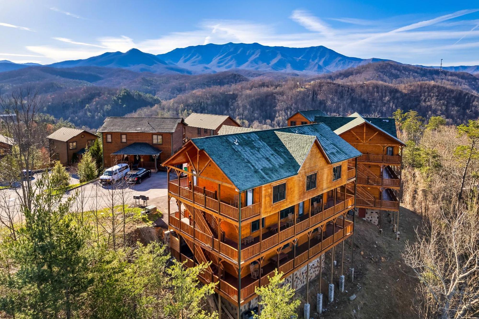 Full Equipped Cabin With A Pool And Game Room Smokies Views Гетлинбург Екстериор снимка